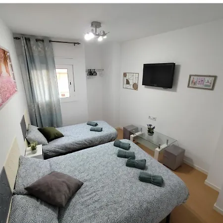Homestay Triple Con Bano Compartido Lovely Sevilla Camas