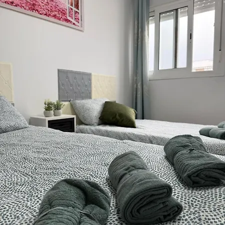 Homestay Triple Con Bano Compartido Lovely Sevilla *